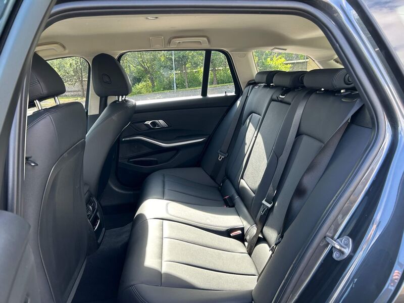 BMW 3 SERIES