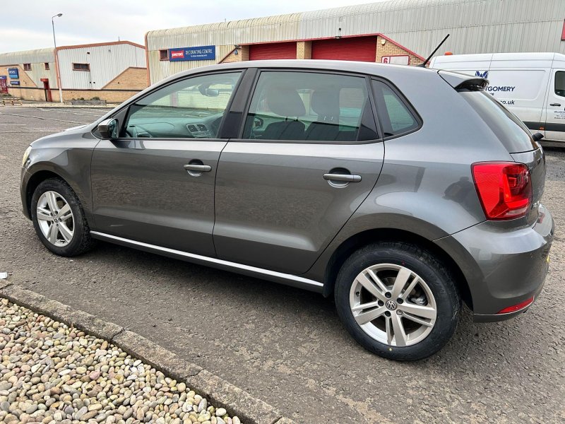 VOLKSWAGEN POLO