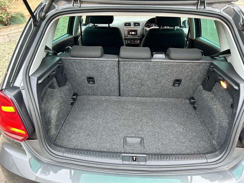 VOLKSWAGEN POLO