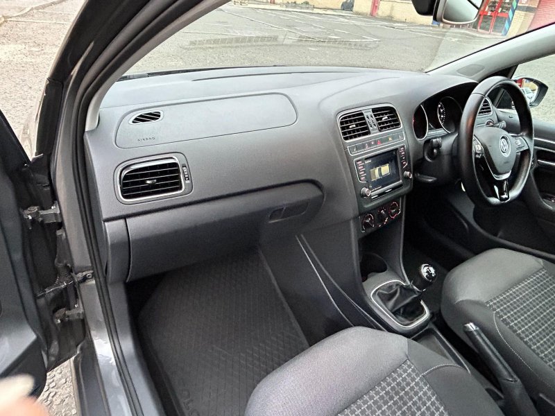 VOLKSWAGEN POLO