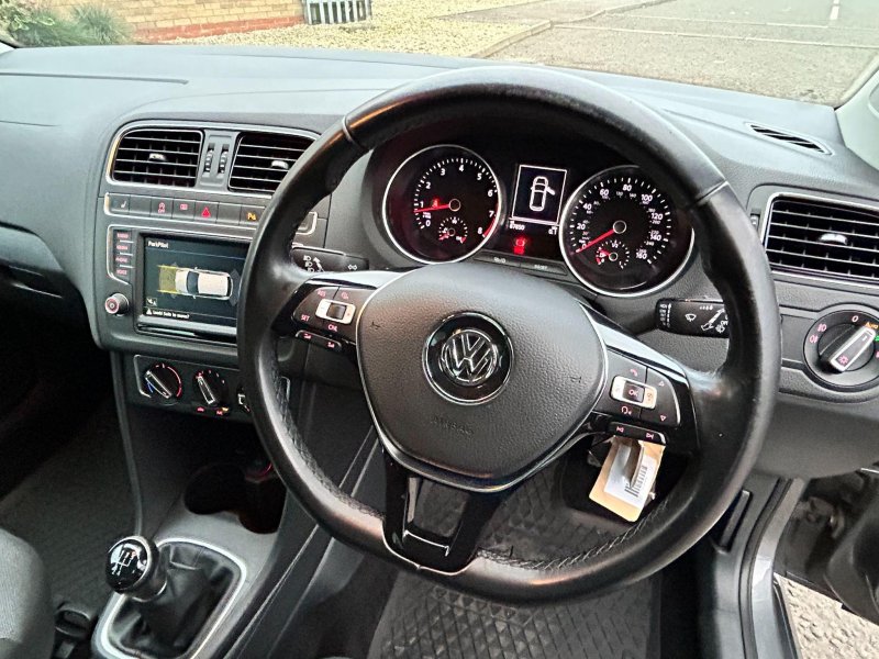 VOLKSWAGEN POLO