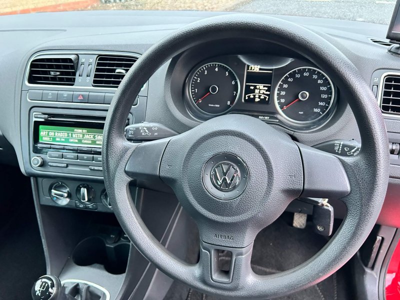 VOLKSWAGEN POLO