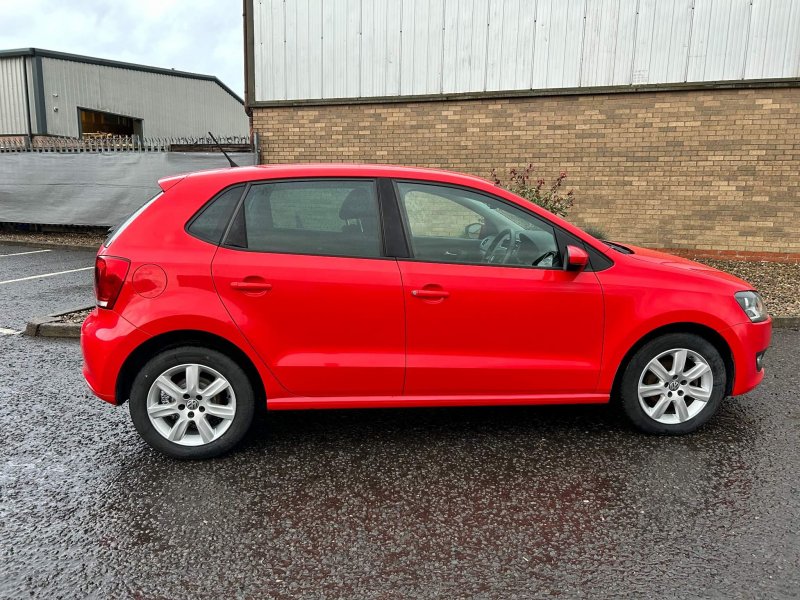 VOLKSWAGEN POLO