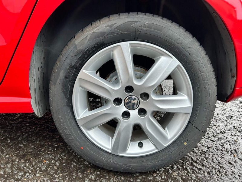 VOLKSWAGEN POLO