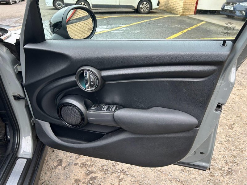 MINI HATCH