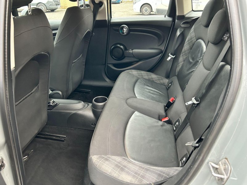 MINI HATCH