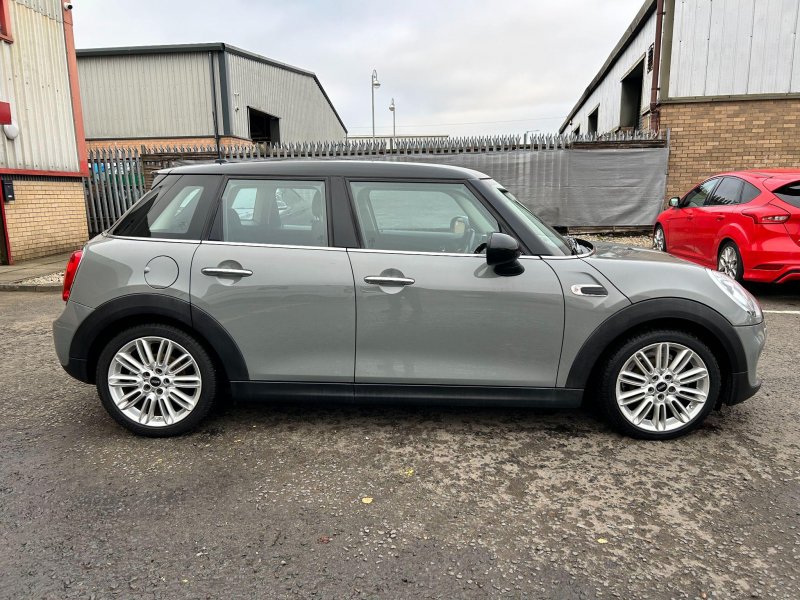 MINI HATCH