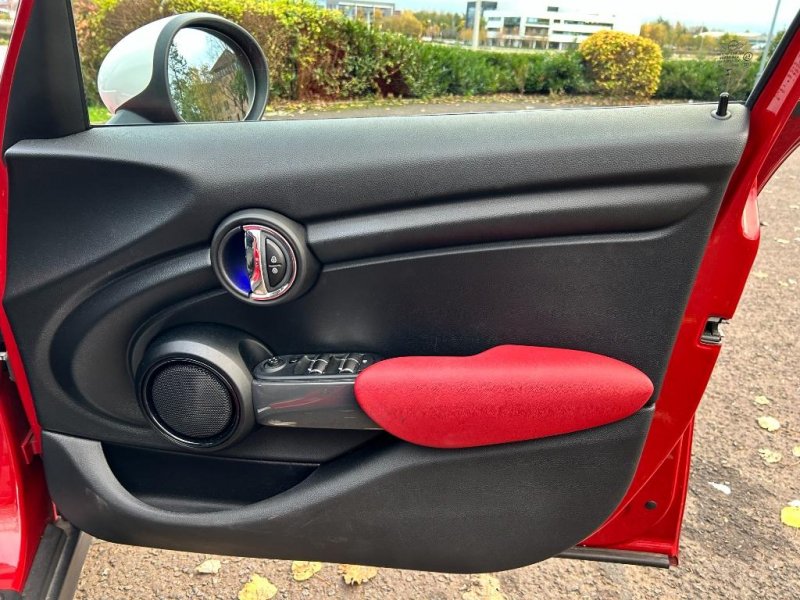 MINI HATCH
