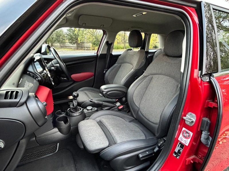 MINI HATCH