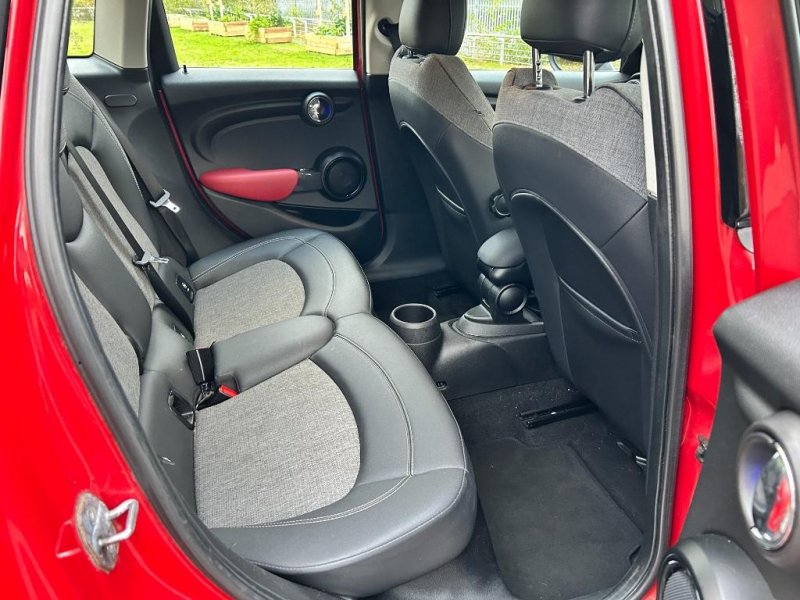 MINI HATCH