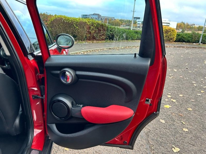 MINI HATCH