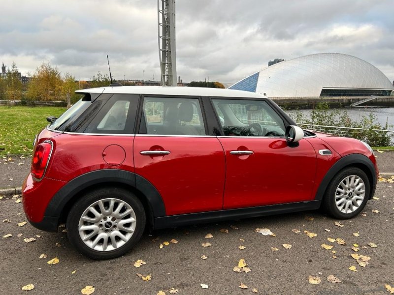 MINI HATCH