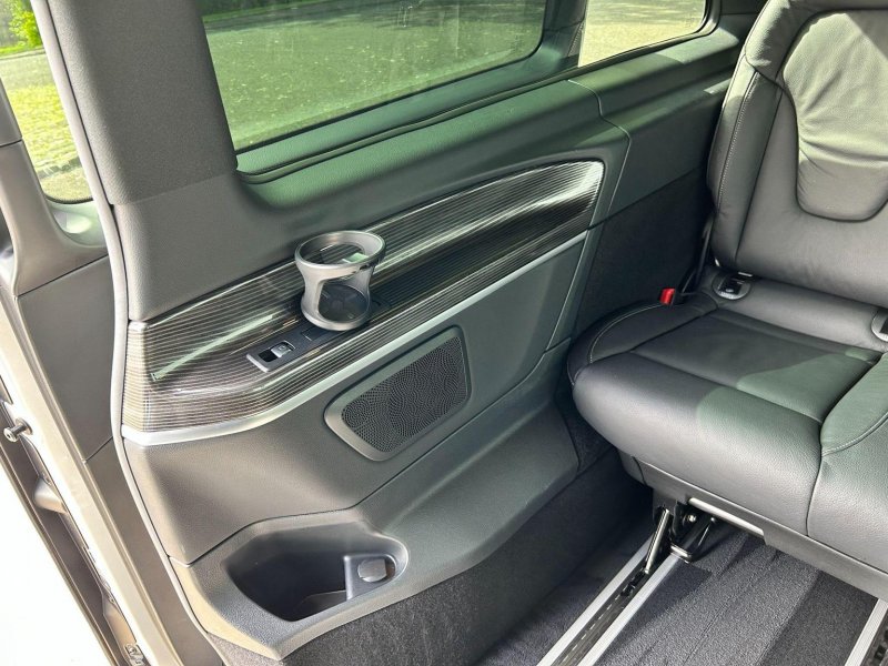 MERCEDES-BENZ EQV