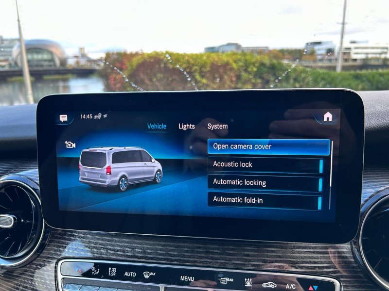 MERCEDES-BENZ EQV