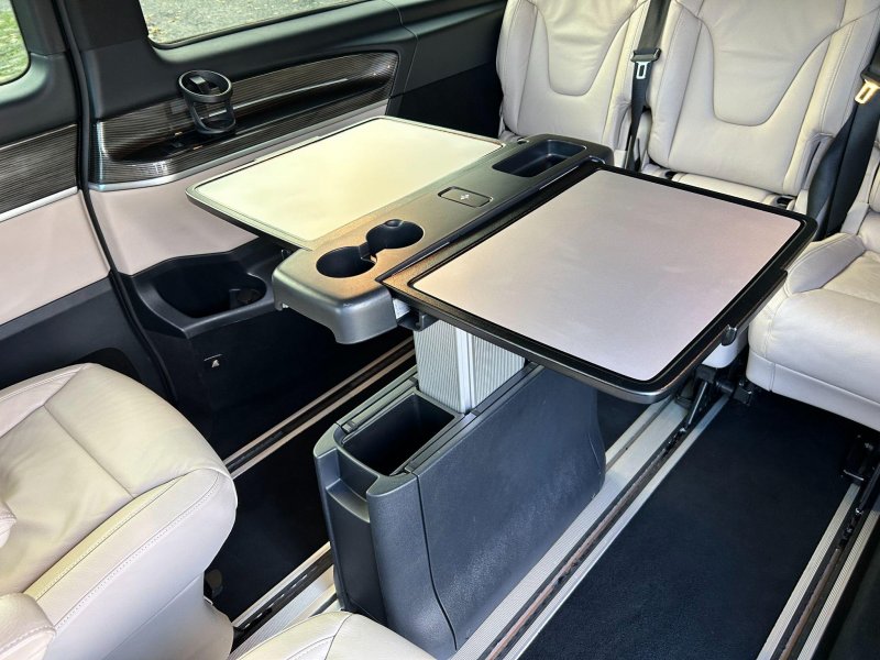 MERCEDES-BENZ EQV