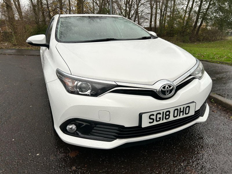 TOYOTA AURIS