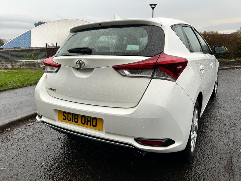 TOYOTA AURIS