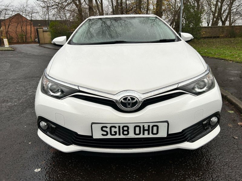 TOYOTA AURIS