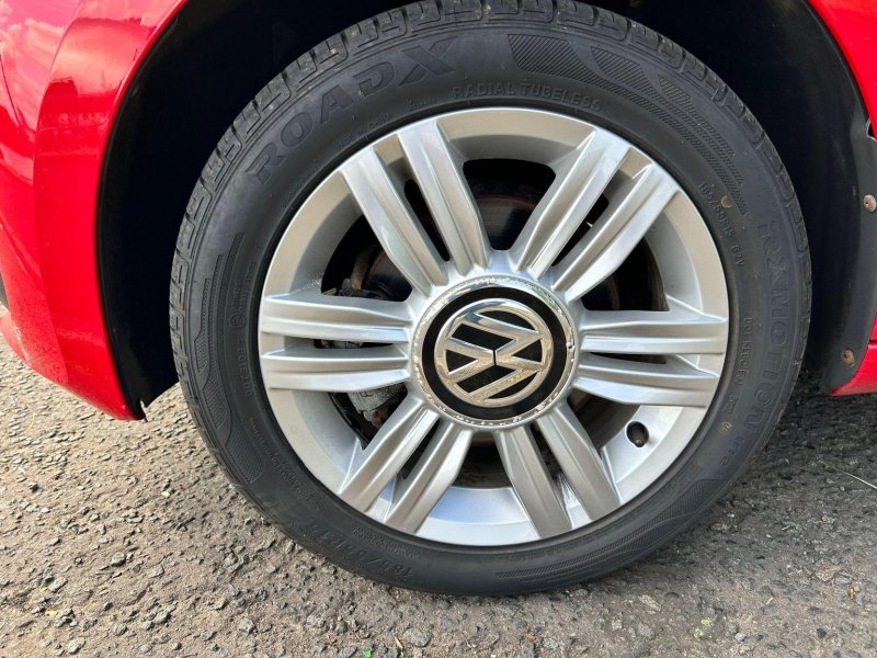 VOLKSWAGEN UP