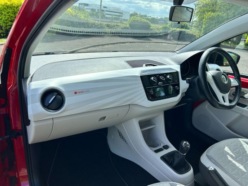 VOLKSWAGEN UP