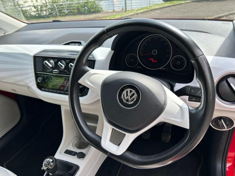 VOLKSWAGEN UP