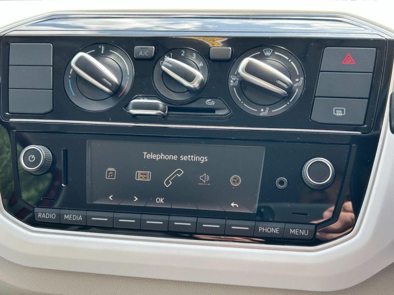 VOLKSWAGEN UP
