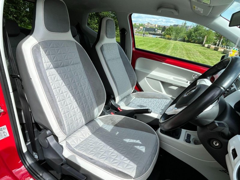 VOLKSWAGEN UP