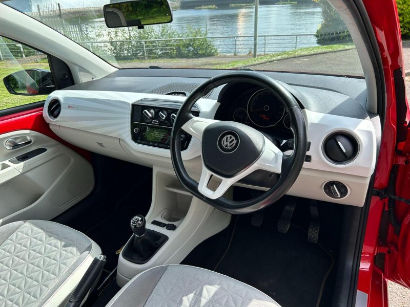 VOLKSWAGEN UP