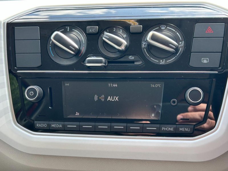 VOLKSWAGEN UP