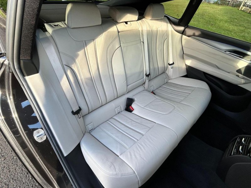 BMW 6 SERIES