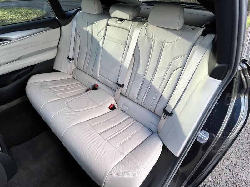 BMW 6 SERIES